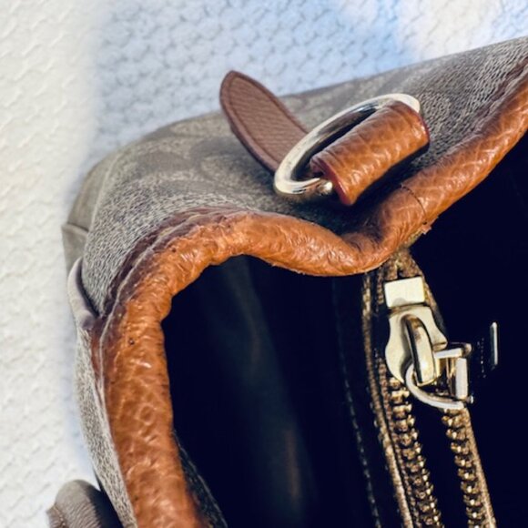 👜 Coach Savannah Small Carryall • Signature Canvas • Used• Classic Crossbody - Picture 3 of 13